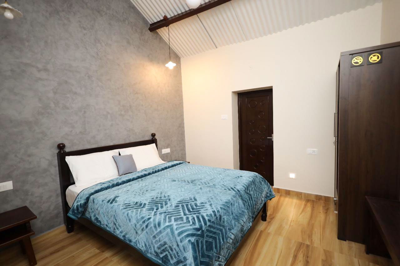 Deluxe room at Whispering Hills